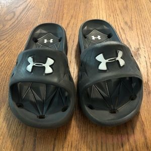 Under Armour size  Y 1 black